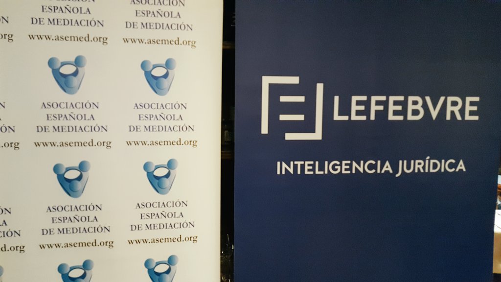 Lefebvre_ES's tweet photo. Entrega de los premios Mediadores de Honor @OrgAsemed con @justiciagob #mediacion https://t.co/v3tRJu9JJS