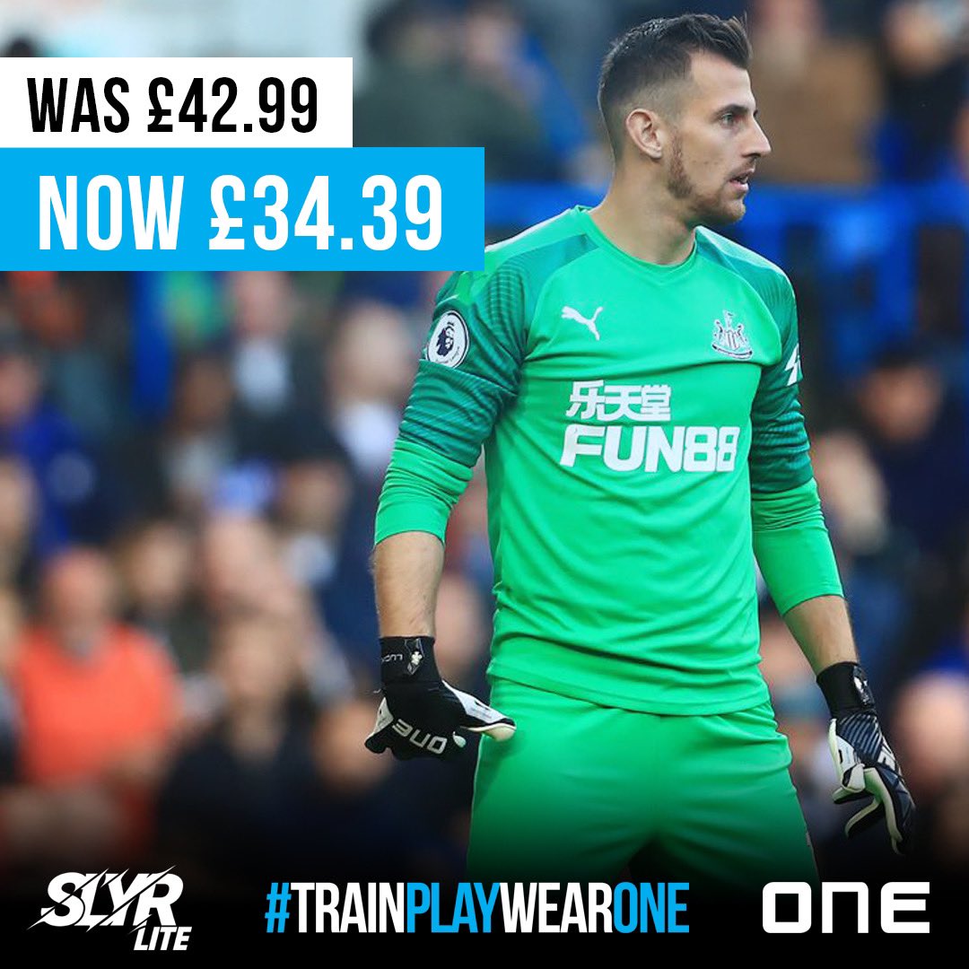 Our man Martin Dúbravka’s newly released signature #SLYR Lite Midnight - just £34.39 this Black Friday weekend at theoneglove.com!