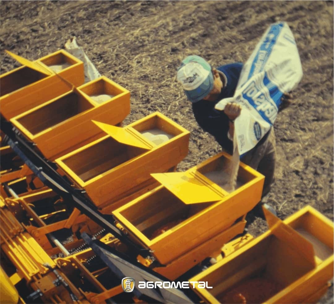 AgrometalArg's tweet photo. #ViernesRetroAgrometal #Revolucionamos la forma de trabajar en el campo. #Mejoramos las prácticas para que los producteres agrícloas sean más #eficientes y #productivos.
#RumboALos70Años #RevoluciónAgrícola #Agrometal #Adx #Apx #TxMega #Pivot2 #Mxy2 #MxMax #Suelo https://t.co/O3apyjQIHG