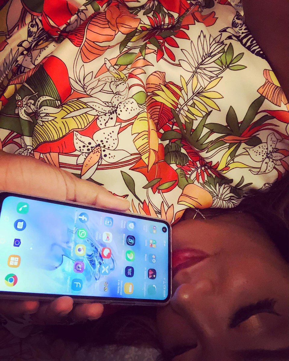 Aurelie_Eliam's tweet photo. Coucou les amis vous regardez quoi en ce moment?  Avec l’écran du S5 6.6 pouce, regardez facilement et surtout aisément votre série  ivoirienne https://t.co/TejFfgtzmT ou encore le parlement du rire en streaming. 

#s5 #selfiebrillant #capturebrillante https://t.co/28nGDLVnZX