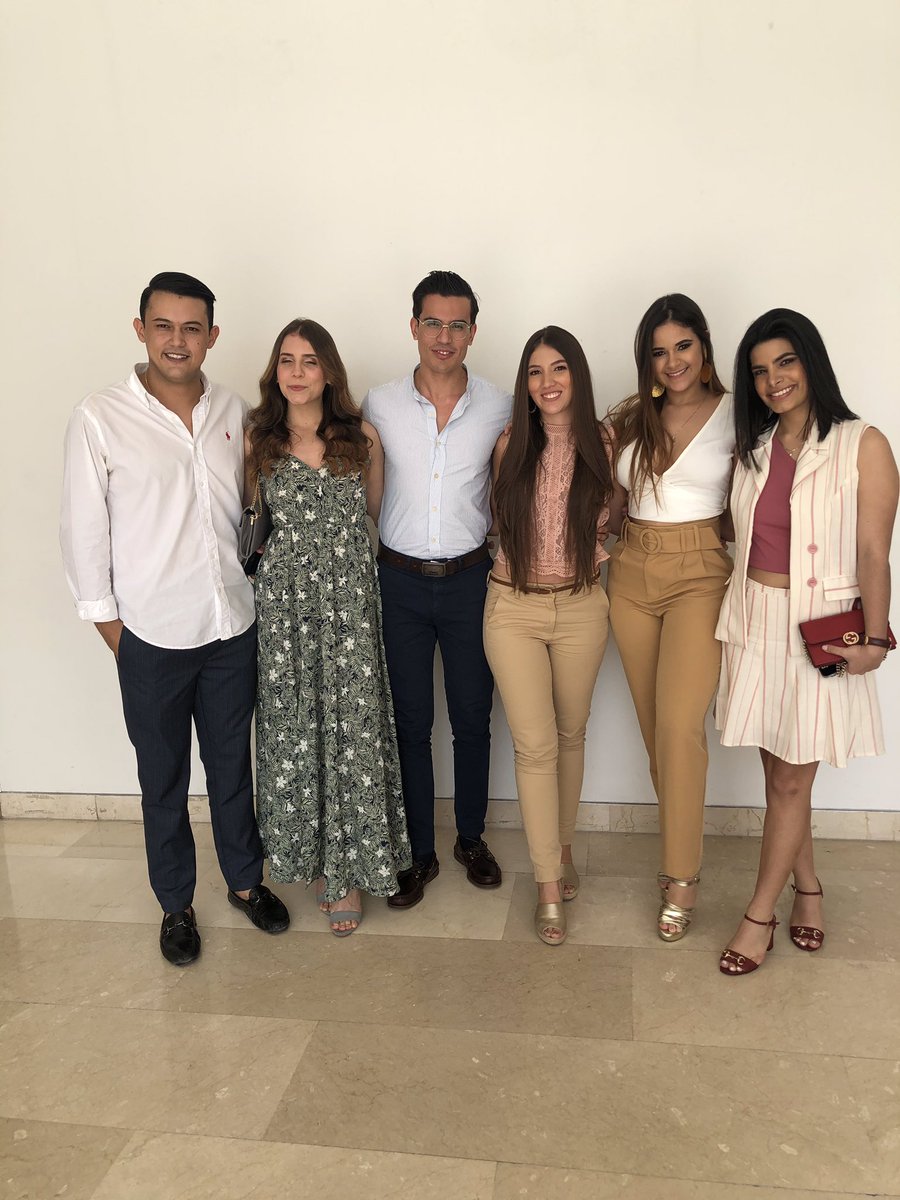 Bianky10's tweet photo. Lagrimas, alegrías, conocimiento, amistades y grandes recuerdos me llevo de esta bonita experiencia que hoy se acaba pero que me da pie para seguir cumpliendo mis metas💕✨
#EgresadaUN✨ https://t.co/NJJ5fdxzgP