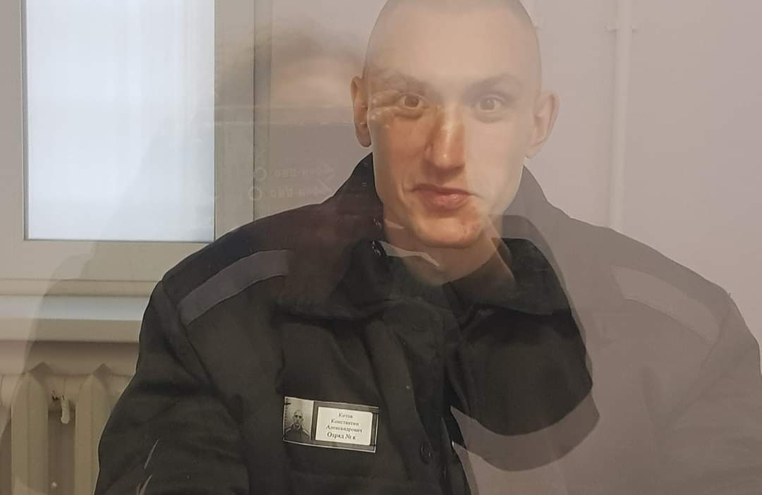 Ella31557228's tweet image. А через 8 часов - подьем, и талантливый программист Костя Котов будет бегать строем и  повторять правила внутреннего  распорядка. Человек, которому было не все равно. Который выходил на улицу чтобы мирно протестовать против всего что он считал несправедливым.
Не забывайте Костю.