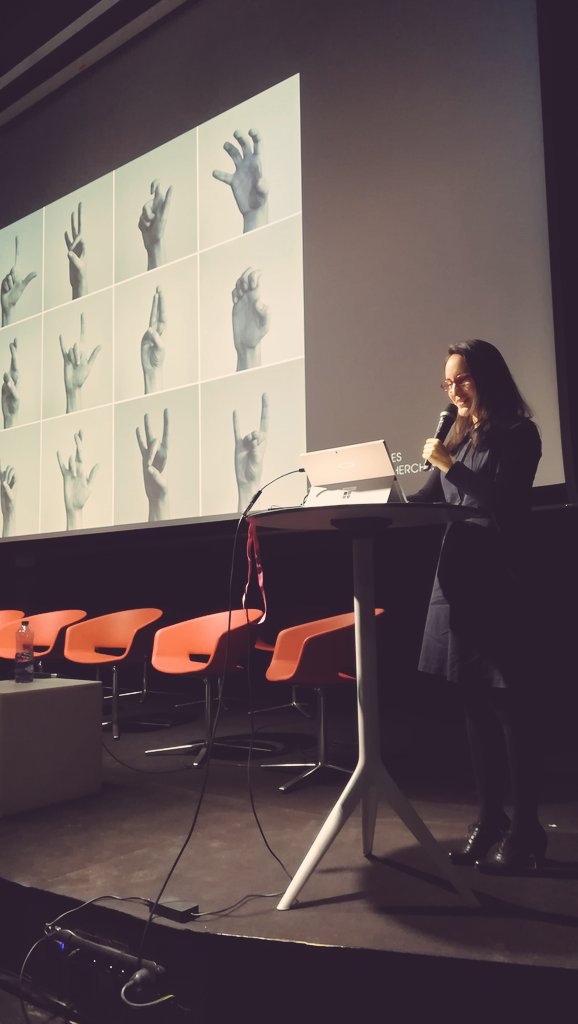 Oeuvres_et_R's tweet photo. Claire Danet, jeune docteur de l'École Supérieure d' Art et de Design d'Amiens @esadamiens
Avec l'équipe Gestualscript, Claire travaille à développer une "écriture" de la langue des signes. #Typannot
@esadamiens #avenir #imaginaires #futur #fiction #transdisciplinarité https://t.co/iPAXN0C1QU