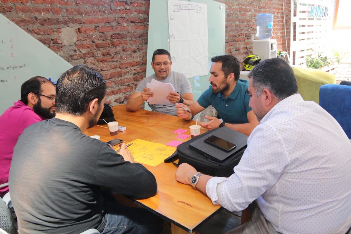 Continuamos en <a href="/aguaslab/">AguasLab</a> Recoleta, desarrollando el workshop "Metodologías Ágiles" con el equipo de <a href="/aguas_andinas/">Aguas Andinas</a> conociendo más sobre el método de gestión de proyectos que nos permitan adaptarnos y responder de manera más eficiente y flexible a las necesidades de Mercado.