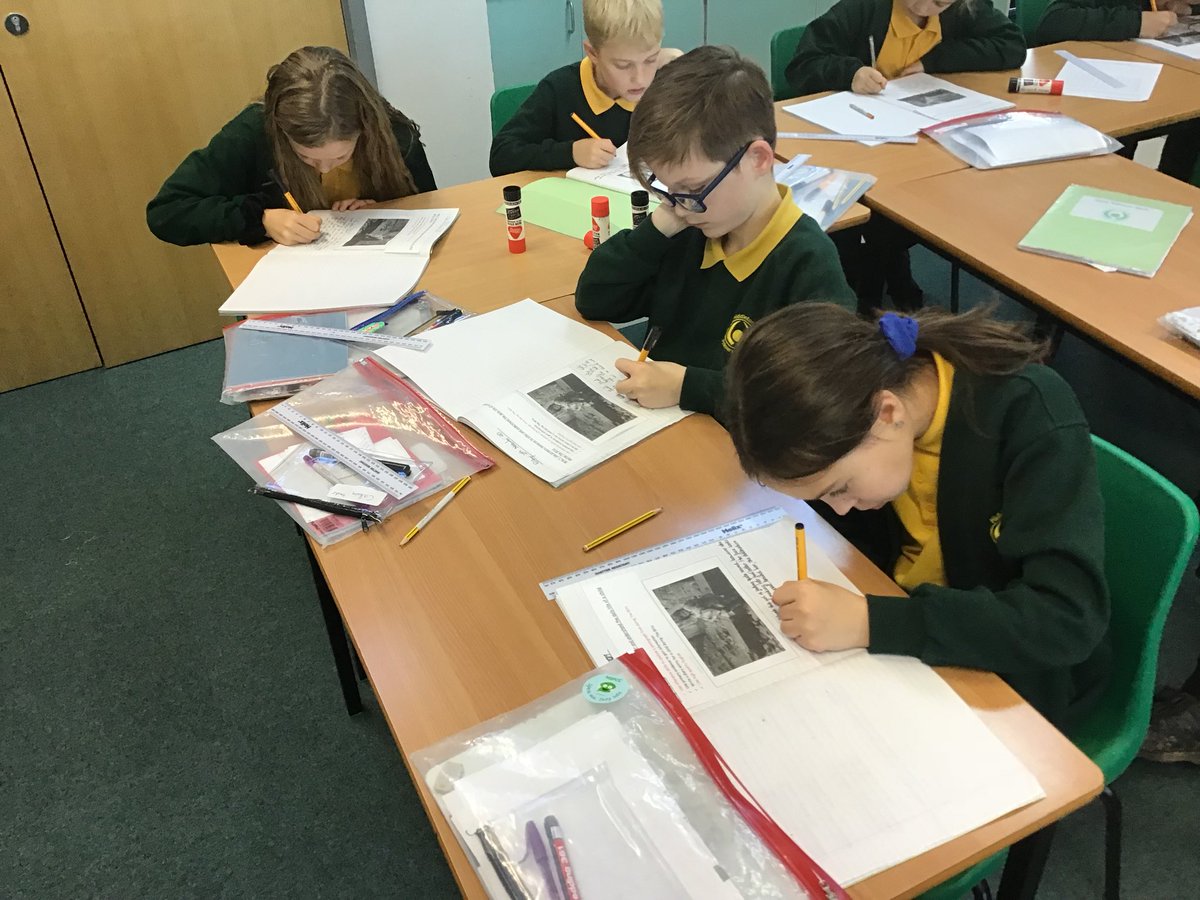 HawksMps's tweet photo. In History we have used photographs as a primary resource to infer and understand the daily life of a child during The Blitz. @HumanitiesMps https://t.co/URXvH9TZCL