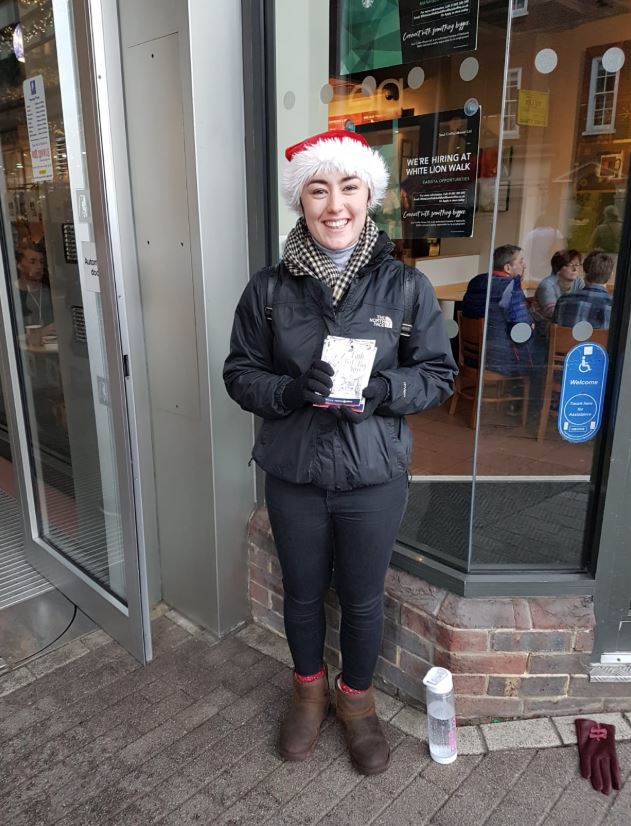 ExperienceGford's tweet photo. Don't forget to pick up your #LittleBookofOffers Christmas voucher book this weekend! 

You can grab yours from @GuildfordTIC, participating businesses or from promo staff in the town centre. 

There are over 130 offers to take advantage of over the festive period. https://t.co/oul09bmoOI