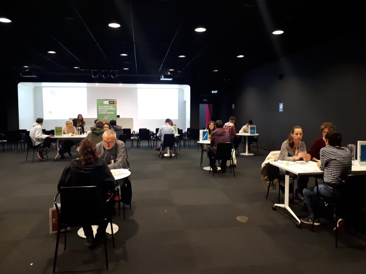 barcelonactiva's tweet photo. Aquesta setmana hem celebrat 2️⃣ #JobMarketPlace amb les #CasesOficis.
✅ 28 participants de la #CasaOficisBarrisSostenibles que s'han format en #AgentForestal, #AuxiliarFloristeria, #Ecojardineria i Monitor/a de #MediAmbient han conegut 12 empreses del sector del #MediAmbient. https://t.co/kOLpK4VwbU