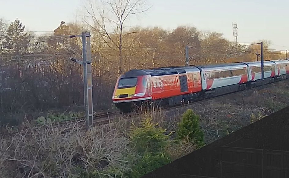 HiPa125's tweet photo. “From December 2019 our HSTs will be withdrawn. They will be replaced by HSTs”
"Life is really simple, but we insist on making it complicated” - Confucius
EMR ex-LNER #HST
29/11/19
Screenshot from @railcamlive
Thanks to @1701aStarship for updates
Apologies for #TooManyQuotes https://t.co/Pbwo1np1dY