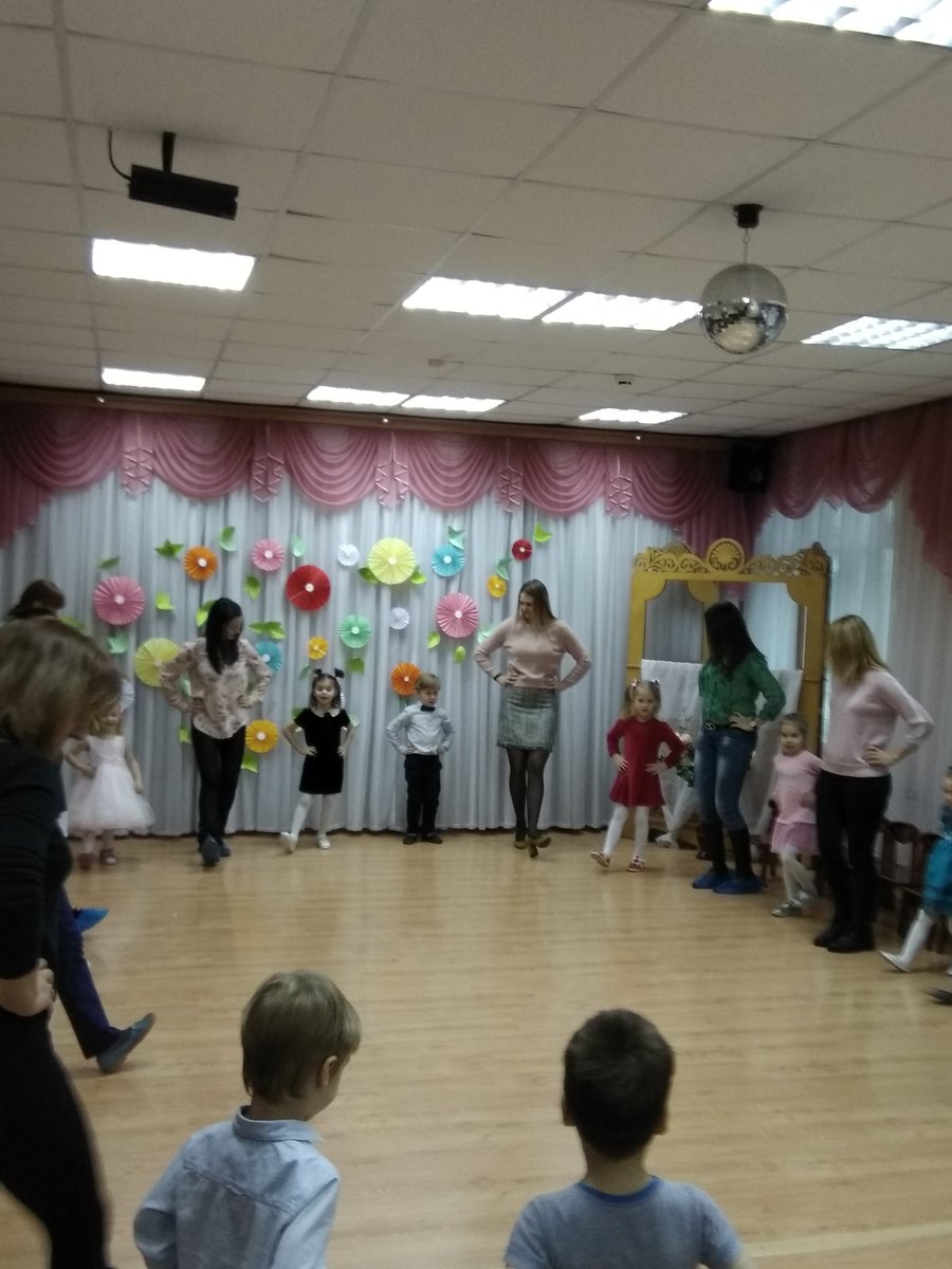 lara0061's tweet photo. В ГБОУ Школа 1582 ОДО 4 прошли праздничные досуги,  посвящённые Дню Матери. https://t.co/X6BTWEPDt2