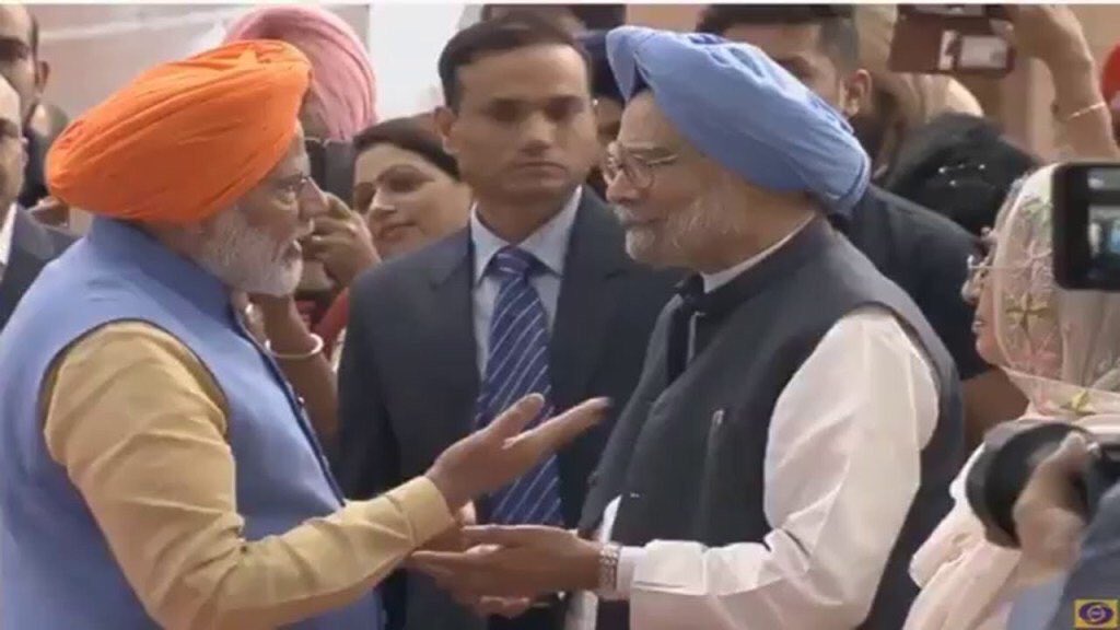 Aqhil2017's tweet photo. #EconomicSlowdown
#GDP4.5
To run country as fragile as india you need a economist who can teach the World Economist not a chaiwala.
Koi turban Pehannese Economist nahi banta
Chaiwala👇 Economist 👇 https://t.co/5ijQeYOrSJ