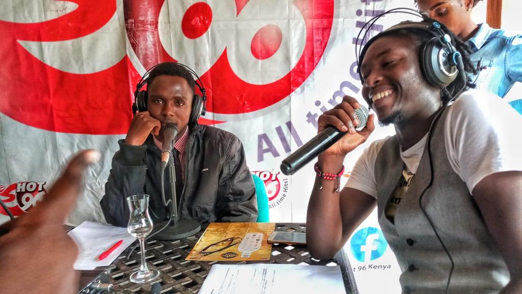 Zinashika hapa kwenye 
Hot Happy Hour <a href="/Hot_96Kenya/">Hot 96 FM Kenya</a> tuchapiane on #HHH keep it Hot