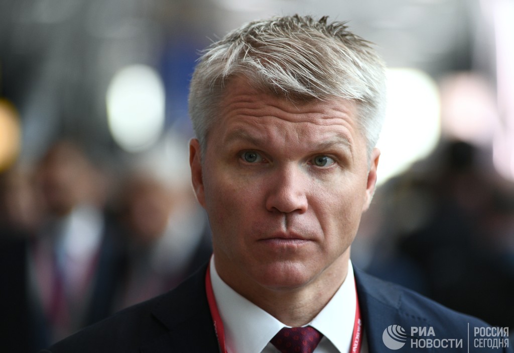 Министр спорта москвы. Павел Колобков. Министр Колобков Павел Анатольевич. Павел Колобков российский спортсмен. Министр спорта Англии 2012.