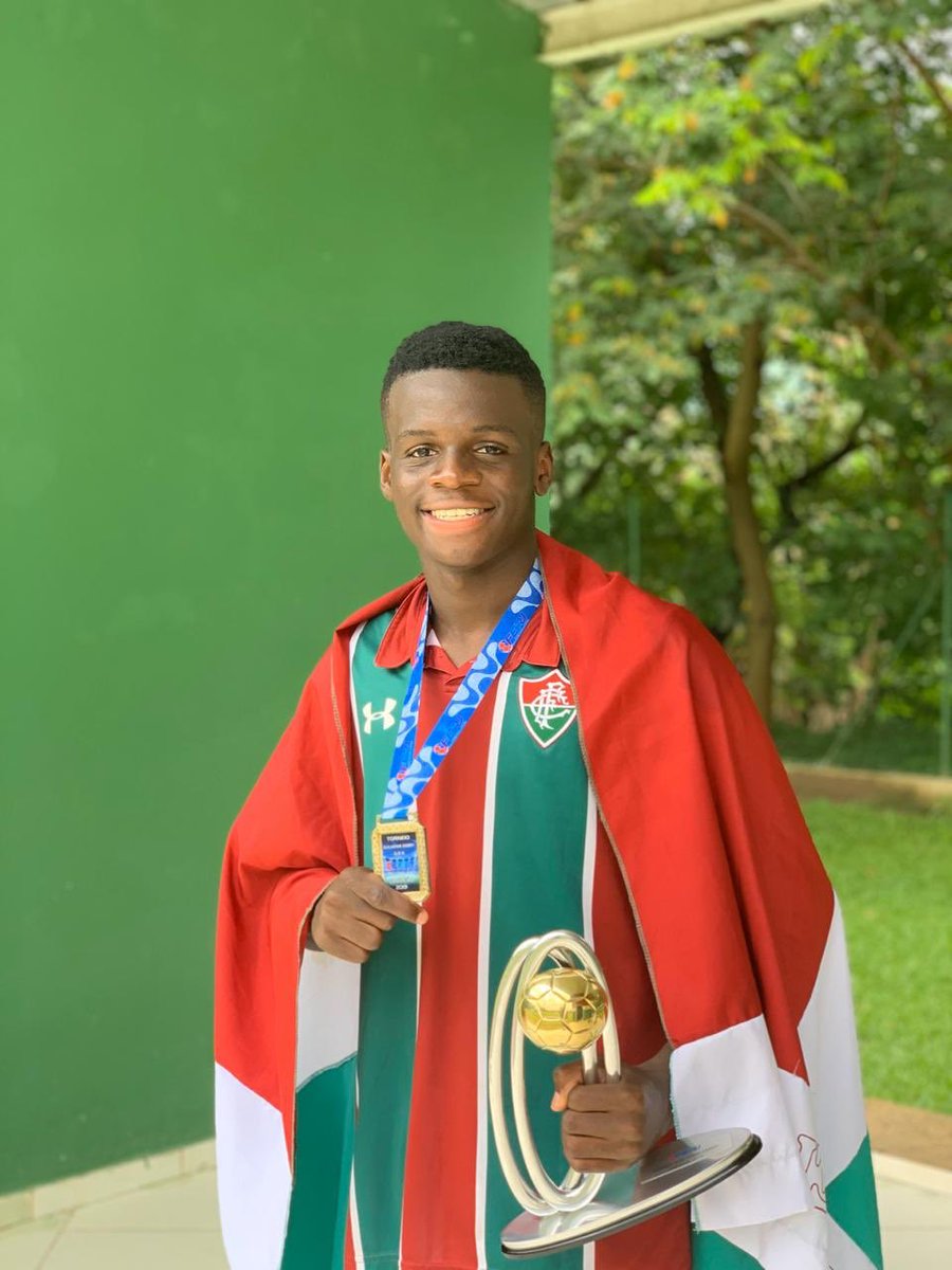 metinhoshow08's tweet photo. Mais um título graças a Deus 🙌🏾🏆
#seguetudonormal🤷🏾‍♂️🏆
Rj é nosso 😘😘 https://t.co/9Ca3kg5E6z