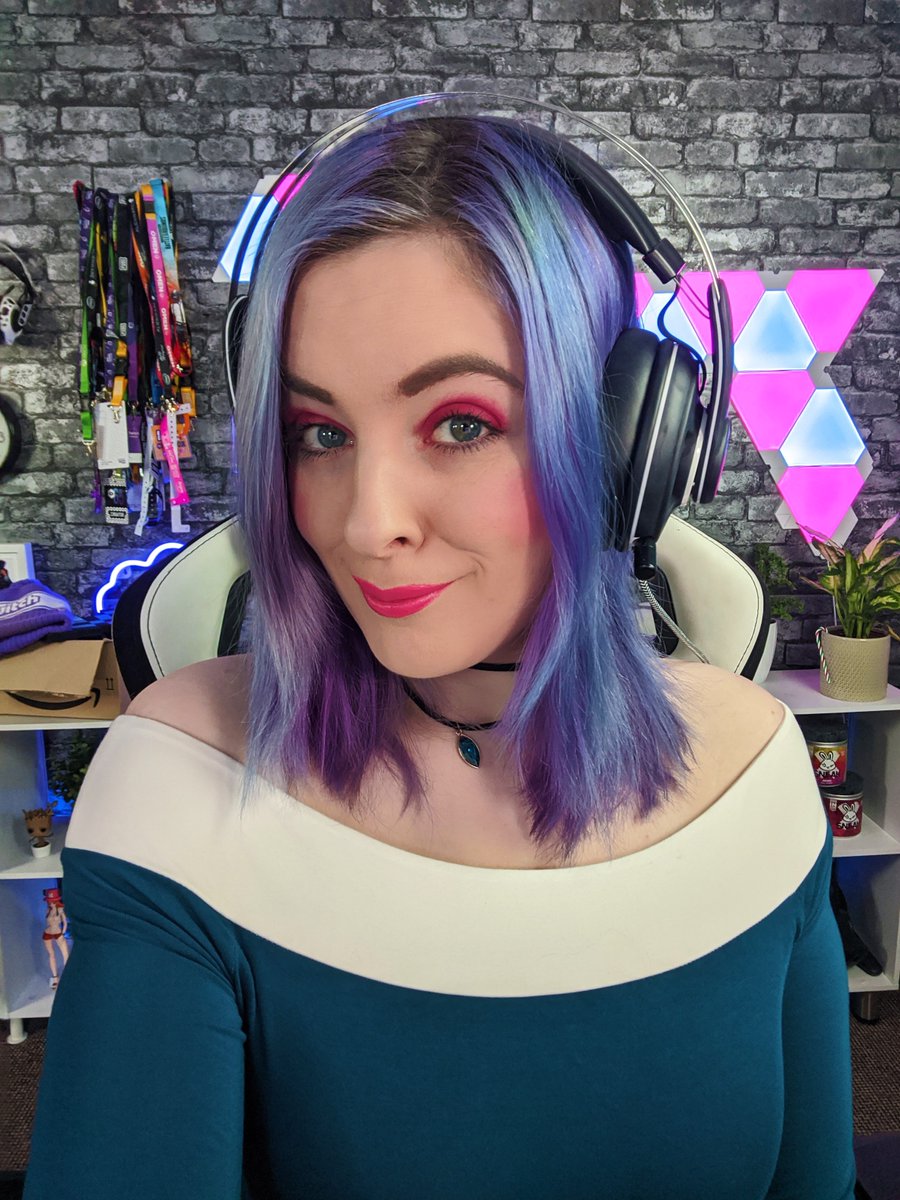 QueenieandBlue's tweet image. Our awesome @VenomGamingUK #giveaway is almost over. Enter for a chance to win a Venom Sabre Headset, Tekken 7 snap back and a twin controller docking station of your choice!

🎧👉blueandqueenie.com/giveaway