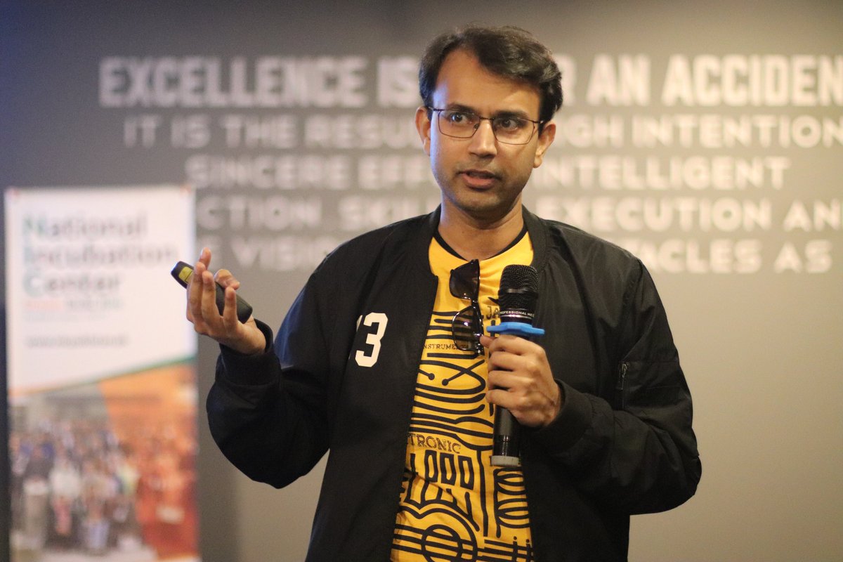 nic_islamabad's tweet photo. The maestro is here. Dr. Suleman Shahid - Assistant Professor HCI/UX Design at @LifeAtLUMS is leading a session on the importance of design in the modern digital world at the launch of the Design Foundation Islamabad Chapter.
#DreamBuildRise #uiuxdesign #DF_Isb https://t.co/cNx5nlBULp