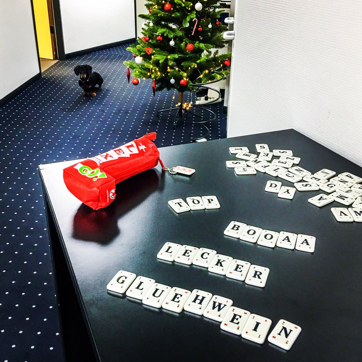 Freitag Nachmittag, erstes Weihnachtsmarktwochenende.
Licht aus, Lampen an...