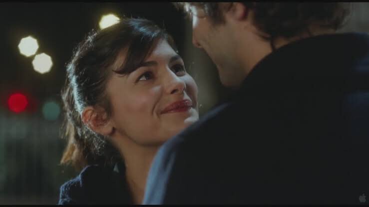 ''Yanlış zamanda karşılaştığımız mükemmel insanlar vardır. Bir de doğru zamanda karşılaştığımız yanlış insanlar.''