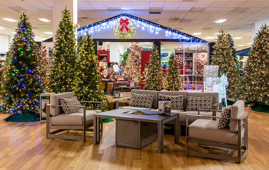 Fortunoff Christmas Store / Founded in 1922 by max and clara fortunoff