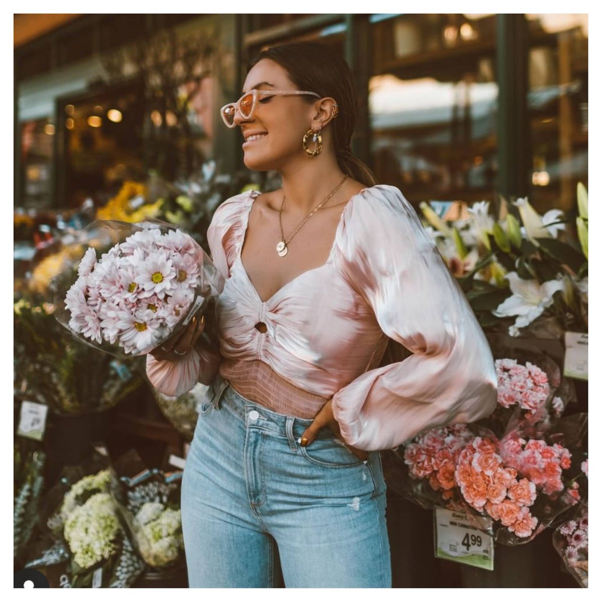 Putting the YAYYY in Friyayyy with the Stevie Peek-A-Boo Smocked Top 💁🏽 #poshebabe #shopposhe #croppedtop