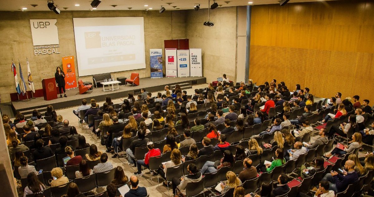 Konectargentina's tweet photo. Sabemos que en la era digital, la evolución y adaptación son imprescindibles, por eso, el equipo de Konecta Argentina participó de la 7°edición del Social Media Day en Córdoba para intercambiar experiencias con prestigiosas figuras de la industria 3.0. #SMDAY2019 https://t.co/yOqtexnp2r
