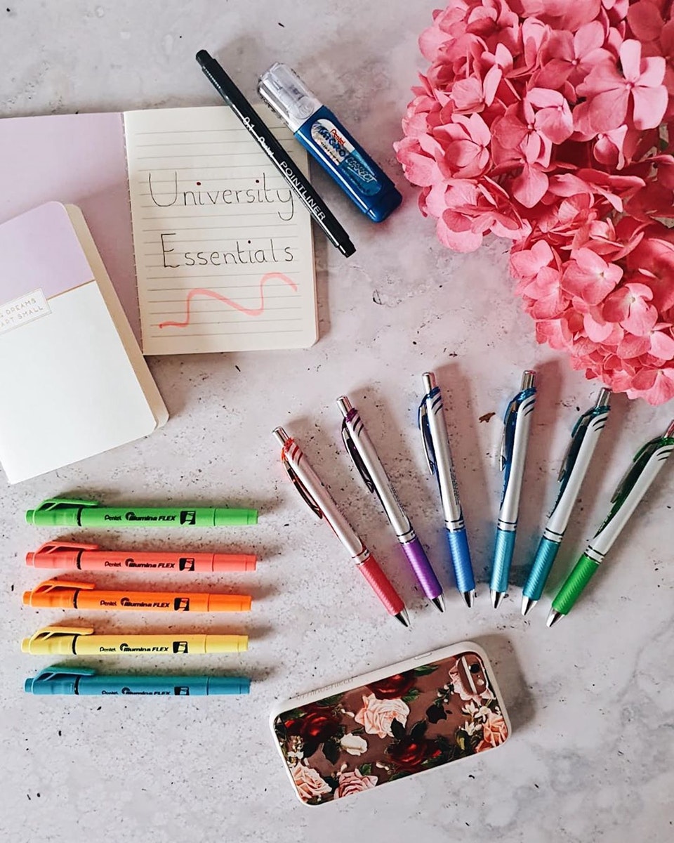PentelUK's tweet image. Quick drying ✔️
Smudge proof ✔️
Our EnerGel pen is key to your #UniversityEssentials to get you through to Christmas break🎄

📸 @claudiajxnes on Instagram