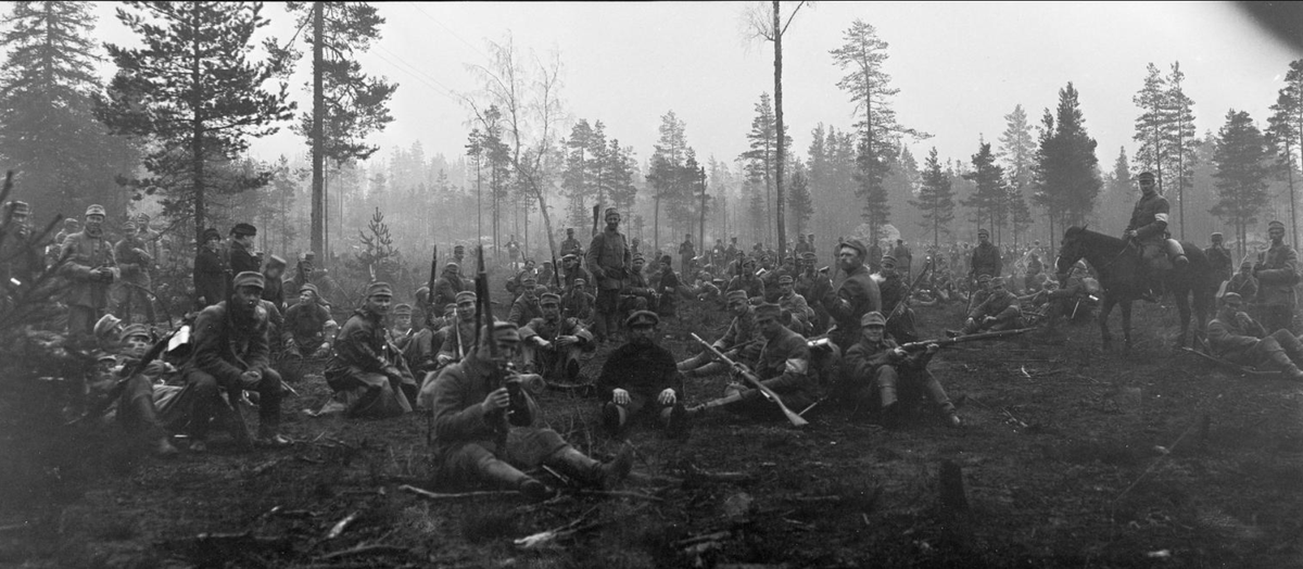 During the fighting in the Karelian front, he would be promoted to Captain, despite having no formal military training. He was possibly promoted by mistake, but he retained his rank. The 22-year old captain would later lead his unit in the battle of Ahvola. 6/32