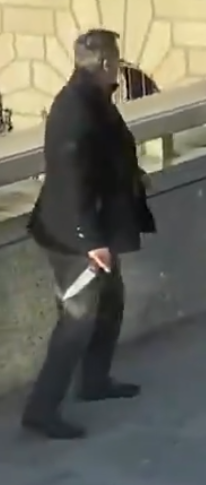 PsychoDeli's tweet photo. This guy seems to have disarmed the knife man

#LondonBridge https://t.co/dfi4198ubR