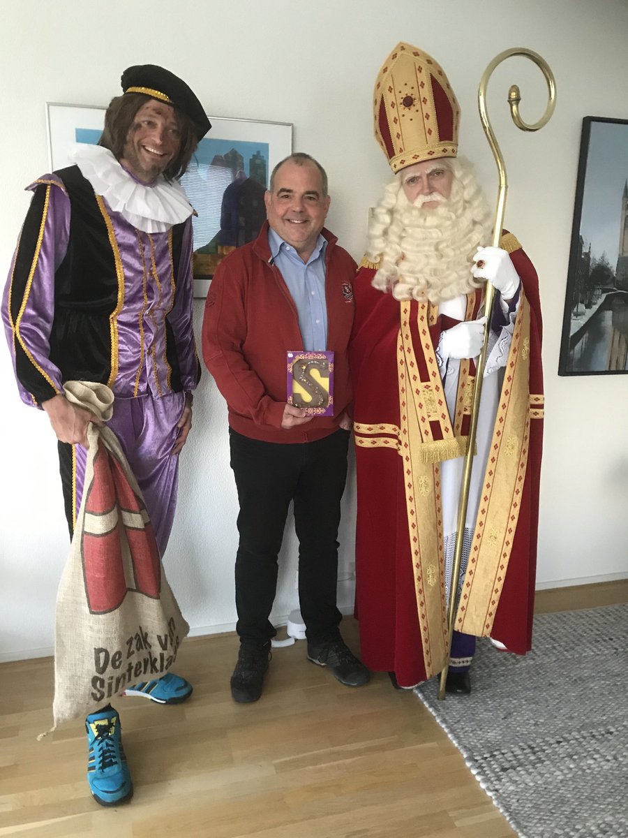 Maar dat is leuk! Ik heb mij als associate verbonden aan <a href="/PublicMatters/">Public Matters</a> en Sint en Piet komen mij daarmee feliciteren. Met als cadeautje de letter S van Samenwerking.