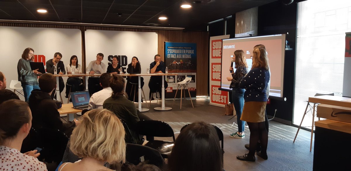 IjbaOfficiel's tweet photo. Les présentations des projets #Hackanews, c'est maintenant ! Les 10 équipes composées des étudiants de l'ijba et de @DigitCamp doivent maintenant convaincre le jury https://t.co/rwXWUHJBPT