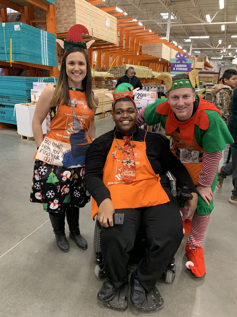 courki88's tweet photo. Spreading Christmas cheer here at the Holt Ave Home Depot!!  @NiermeyerGraham @jonbaumann304 @sarahjcox0 https://t.co/uq2mNd1UGq