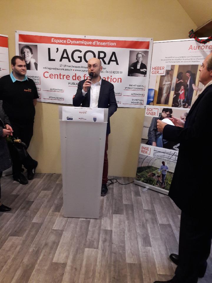 AssoAurore's tweet photo. Florian Guyot, directeur général @AssoAurore inaugure l'Espace Dynamique d'insertion aux côtés des professionnels, des jeunes stagiaires et du maire : "Ce dispositif est un nouveau départ, c'est une réussite car le parcours d'accompagnement est individualisé et adapté à chacun." https://t.co/o0bEbHZ7nu
