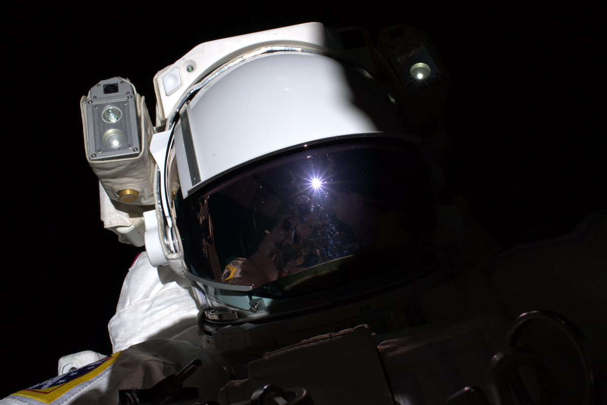 ESA_de's tweet image. Die #SpacewalkForAMS-Runde geht am Montag weiter. Schaut zu, wie @astro_luca und @AstroDrewMorgan das neue AMS-02- Pumpsystem installieren. 
📺#ESAwebTV überträgt den Außenbordeinsatz ab 12:15 MEZ auf esawebtv.esa.int
Updates gibt es bei @esaspaceflight #MissionBeyond 🚀