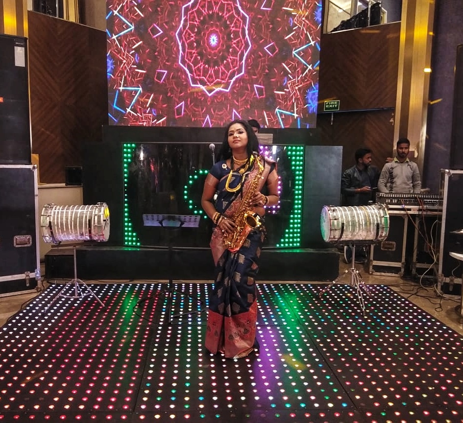 SaxSubbalaxmi's tweet photo. Performing today for Sagan function in Delhi... Special thanks to Ms. Nitu ma'am for recommending meππ·
@SaxSubbalaxmi @trivenisarees @LBR_KO #SaxWithSaree #LadySaxophonist #FemaleSaxophonist #IndianSaxophonist #BestSaxophonist #LimcaBookOfRecords #YuvaKalaBharathiAwardee https://t.co/WcLRIEx9pG