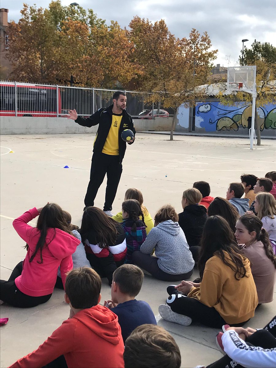 estigma0zgz's tweet photo. Y terminamos semana escolar en el CEIP Montecanal de Zaragoza 😊💪🏽📚🖍👌 @AbejarRadio @HHVoluntarZgz @deporte_aragon @zaragozadeporte @FARBM_COM @RFEBalonmano @PivaAragon @ebropolis @RoyoLDiego @RicardoM_94 https://t.co/jSwYVjv7Lk