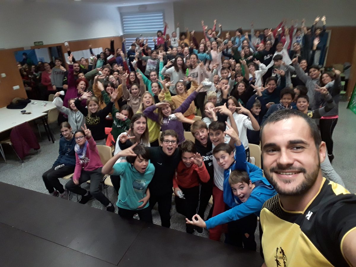 estigma0zgz's tweet photo. Y terminamos semana escolar en el CEIP Montecanal de Zaragoza 😊💪🏽📚🖍👌 @AbejarRadio @HHVoluntarZgz @deporte_aragon @zaragozadeporte @FARBM_COM @RFEBalonmano @PivaAragon @ebropolis @RoyoLDiego @RicardoM_94 https://t.co/jSwYVjv7Lk