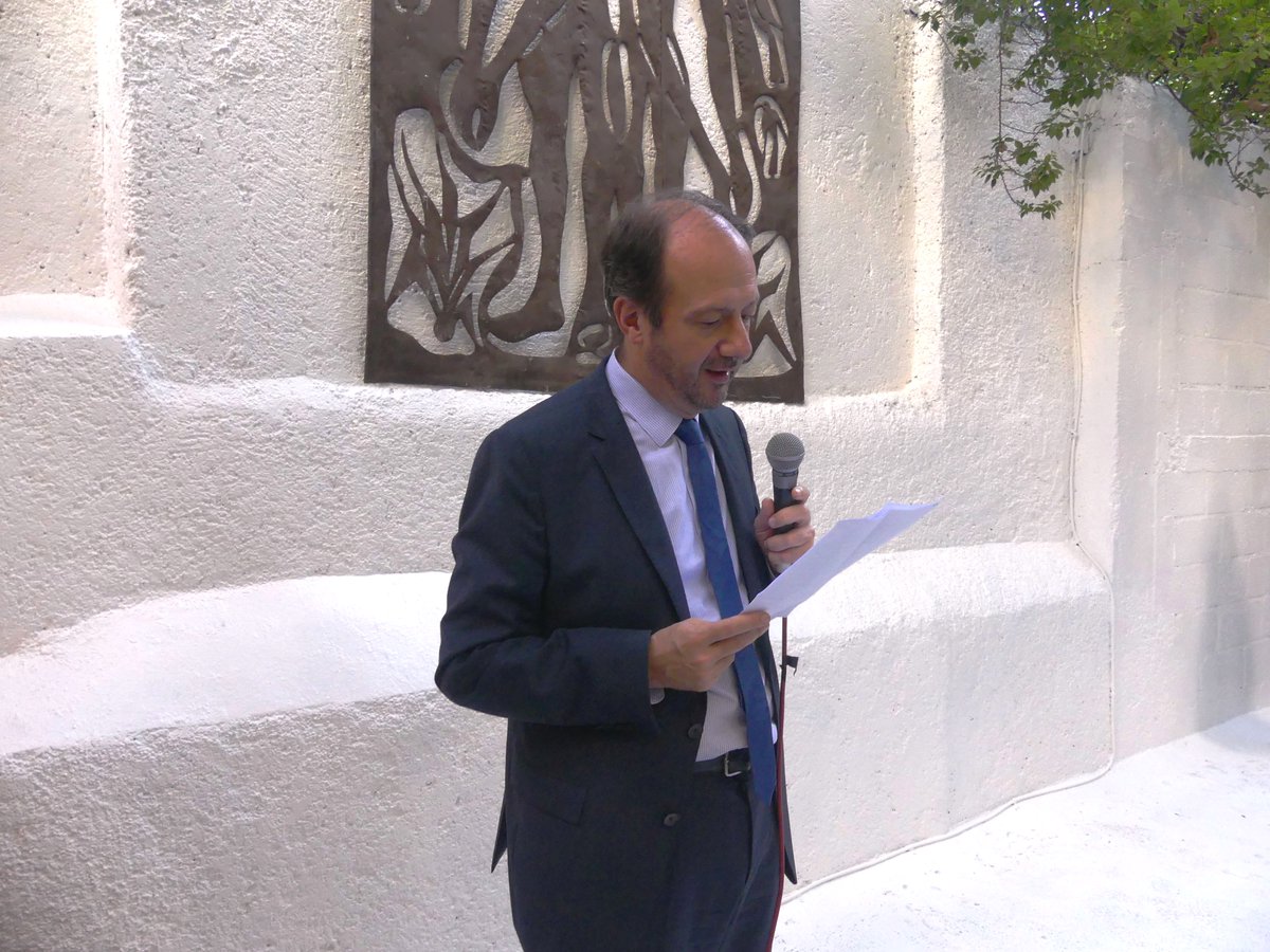 ambafranceht's tweet image. #Coopération 🇫🇷🇭🇹 Hier au Yanvalou l’ambassadeur José Gomez rencontrait les 27 associations haïtiennes lauréates du fonds d’appui à la société civile #PISCCA, l’occasion de rappeler que la France demeure aux côtés d’#Haïti et poursuit sa coopération &amp;gt; is.gd/QpmDSs