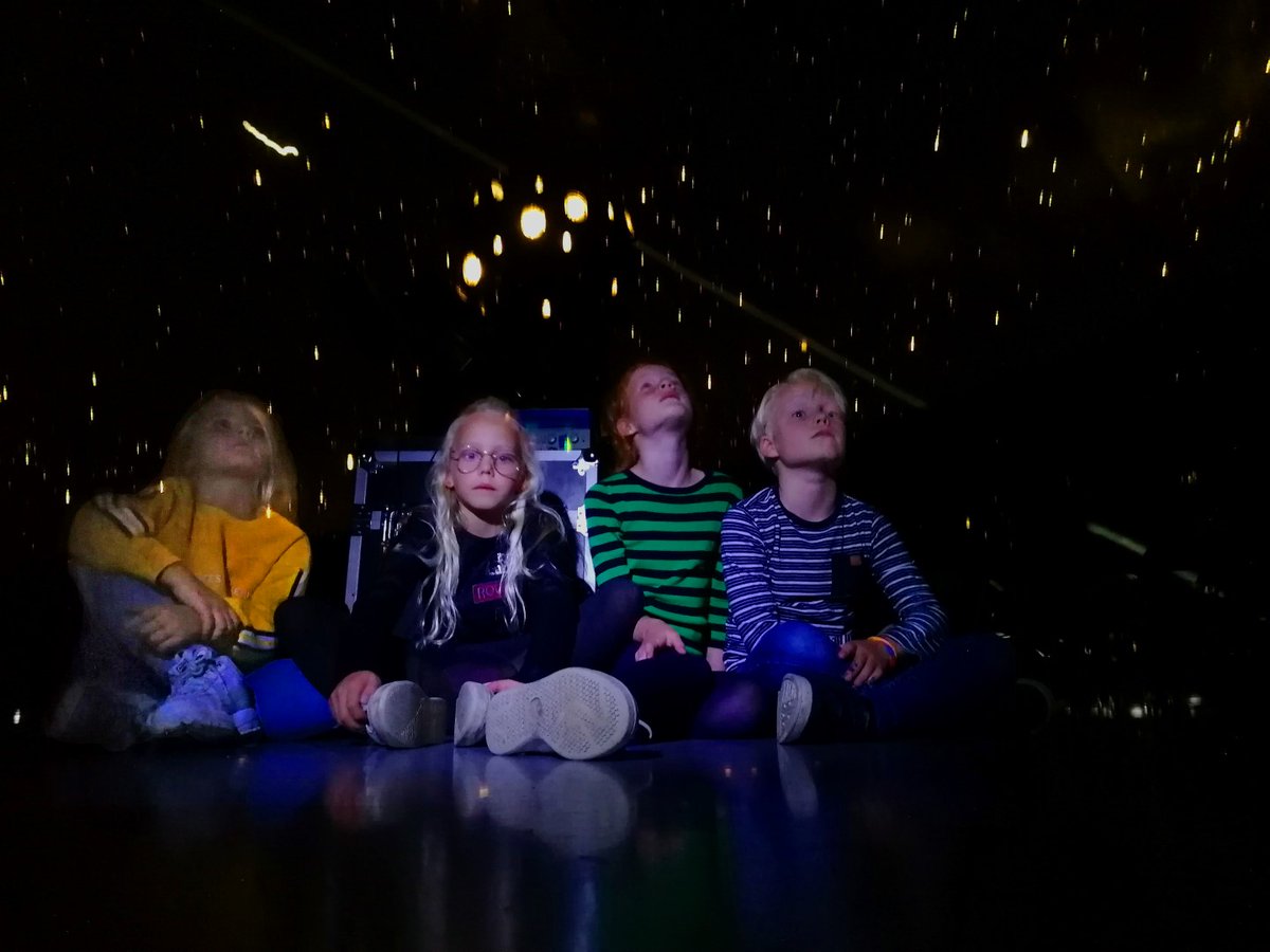 🤩Bezoek de komende week nog @demuseumfabriek voor een van de spectaculaire sterrenshows in het #planetarium! Na 8 december kan het niet meer... #sterren #sterrenjacht #museum #kidsproof #twente #enschede #eropuit #familieuitje 👉bit.ly/museumfabriek_…