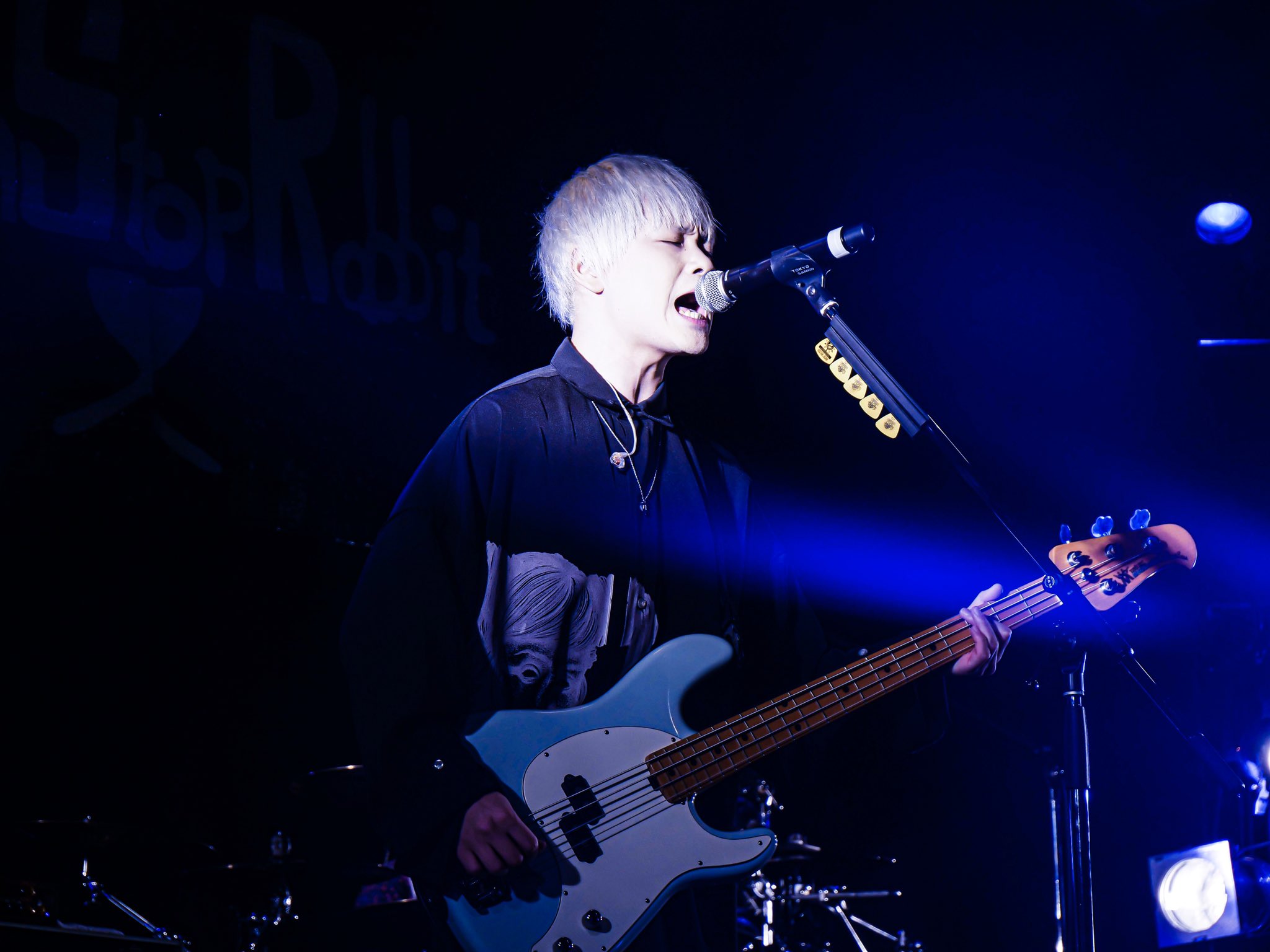 矢野 晴人 ノンラビ 在 Twitter 上 ベースは 3年前にノンラビを結成した時に初めて触って 3人でバンドやるためにベースボーカルになったんだけど 誤解を恐れないで言うと別に好きで始めたわけではなくて ふつう楽器は好きで始める人が多いと思うんだけど 僕の