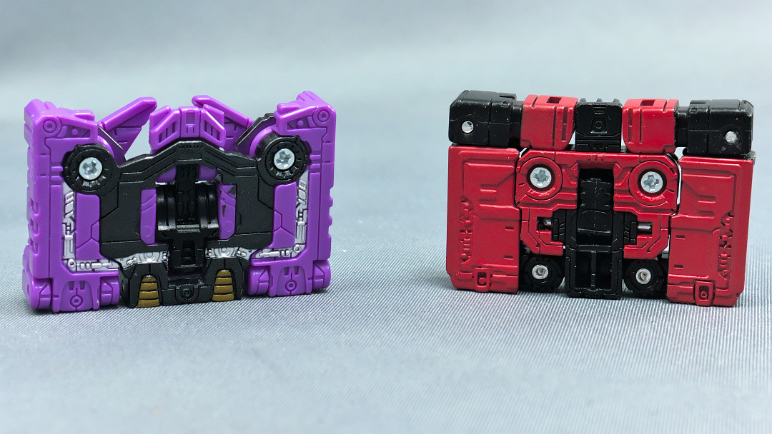 買ってきたTF開けてます、ということで海外シージのサウンドウェーブ