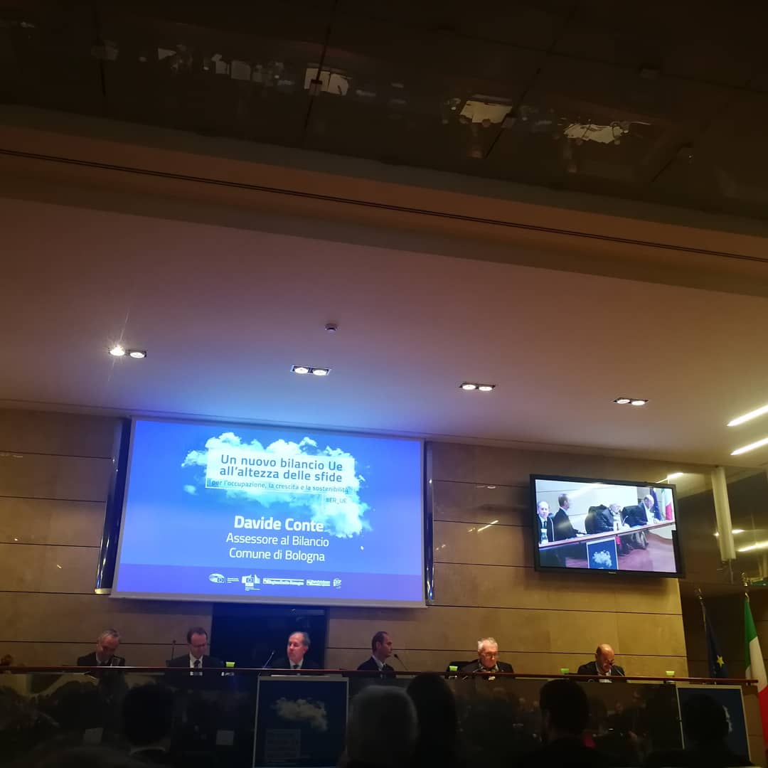 Upi_ER's tweet photo. Oggi partecipiamo al #convegno Un nuovo bilancio UE all'altezza delle sfide per l'#occupazione, la #crescita e la #sostenibilità che è in corso presso la Regione Emilia-Romagna.
#ER_UE #bilancioUE #budget #sfidefuture #ricerca #innovazione
@LuanaPlessi @IreneDG85 @GDTomei https://t.co/gUI3tZeUjT
