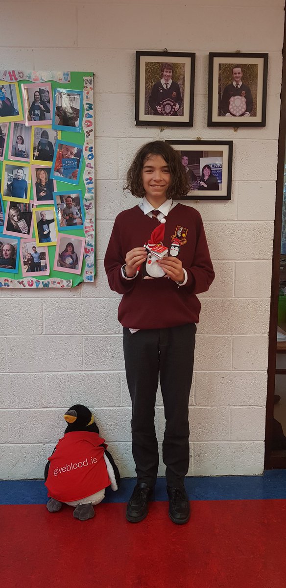 PSNeasain's tweet image. Oisín M from class 10 was delighted to &apos;model&apos; alongside PSNguin with the prize his mother won for the Guess the Planets competition for #ScienceWeek2019