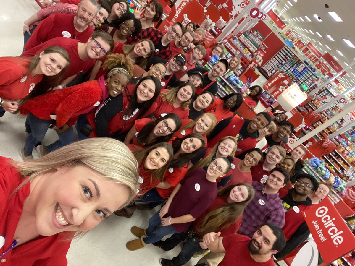 Taylor_Seamon's tweet photo. Another successful Thanksgiving in the books for Newnan. Now it’s time to take on #BlackFriday with the #1223MoneyTeam 🤑 https://t.co/S8TiVVaPSM
