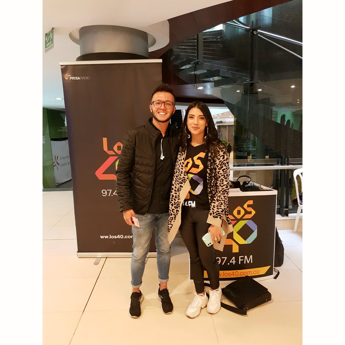 Zamsu_'s tweet image. Lo mejor para cerrar la semana!!! @MCHeisel #HeiselTime 😍 @los40colombia #BasicoDeNavidad