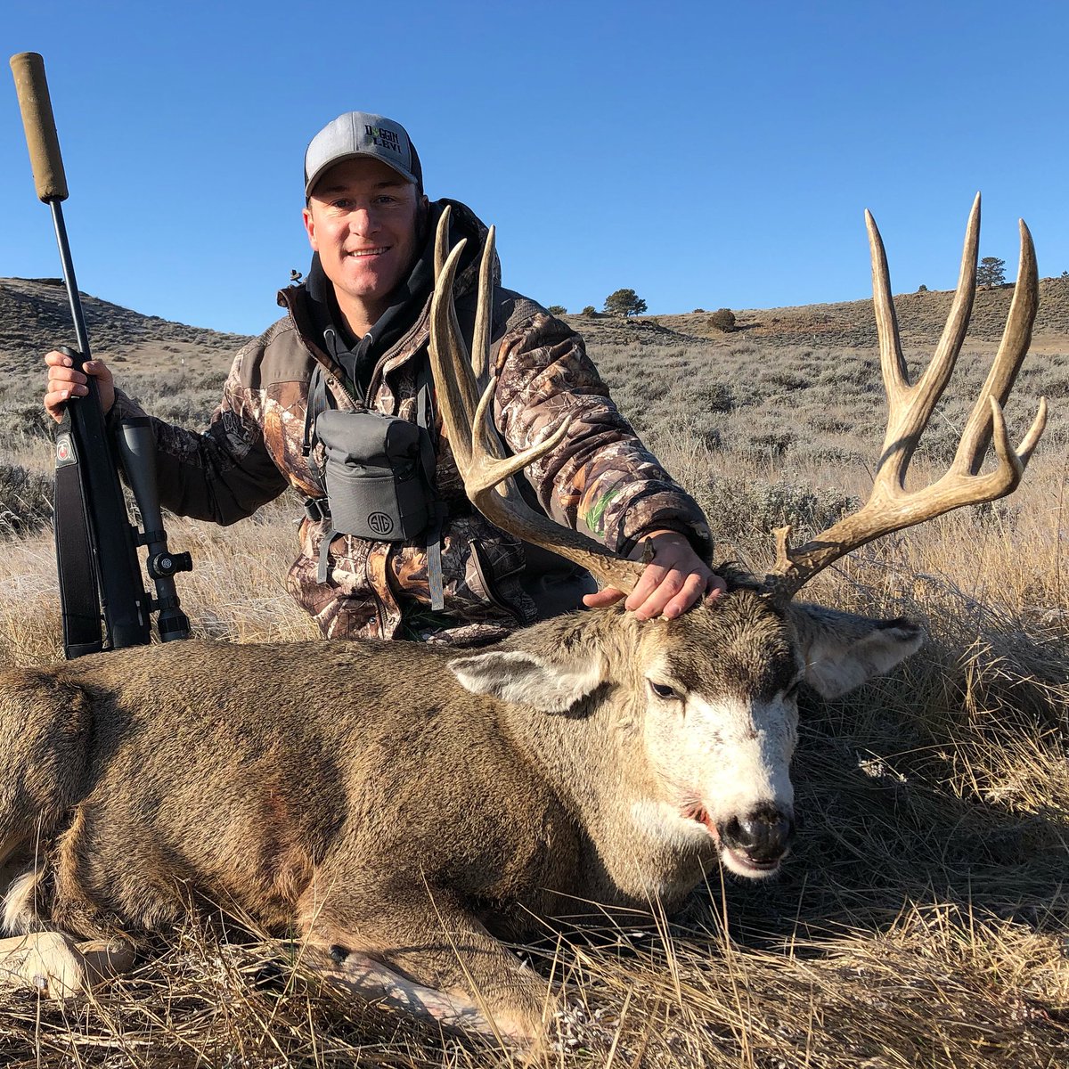 Great Thanksgiving week! @logansluggett #huntingseason2019 #muledeerhunting