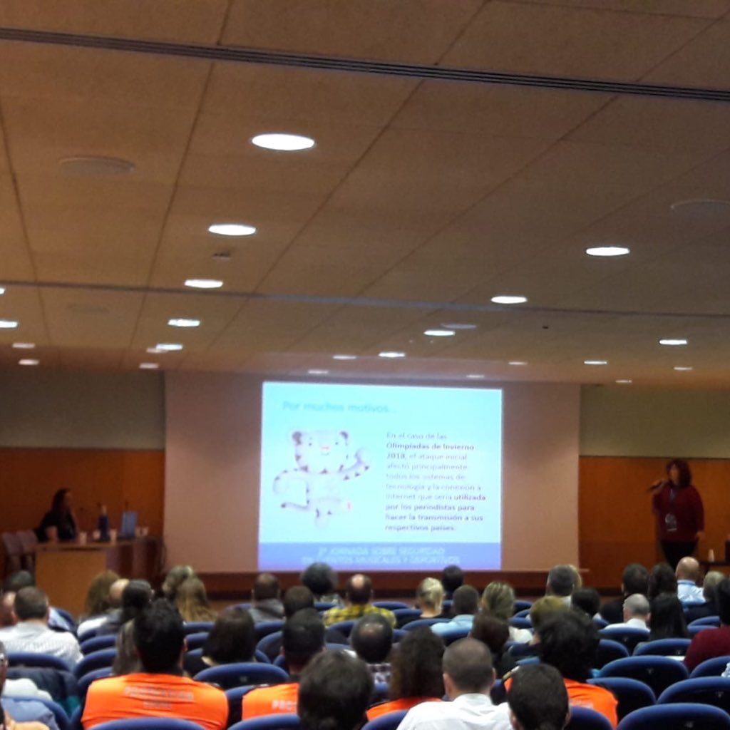 codpcat's tweet image. Estem en la 2 Jornada sobre seguretat en esdeveniments musicals i esportius, a l&apos;Escola Politècnica Superior d&apos;Edificació de Barcelona, de la UPF. S&apos;hi adreça tant a professionals del sector de la seguretat pública i privada, com a personal d&apos;emergències i promotors. #detectius