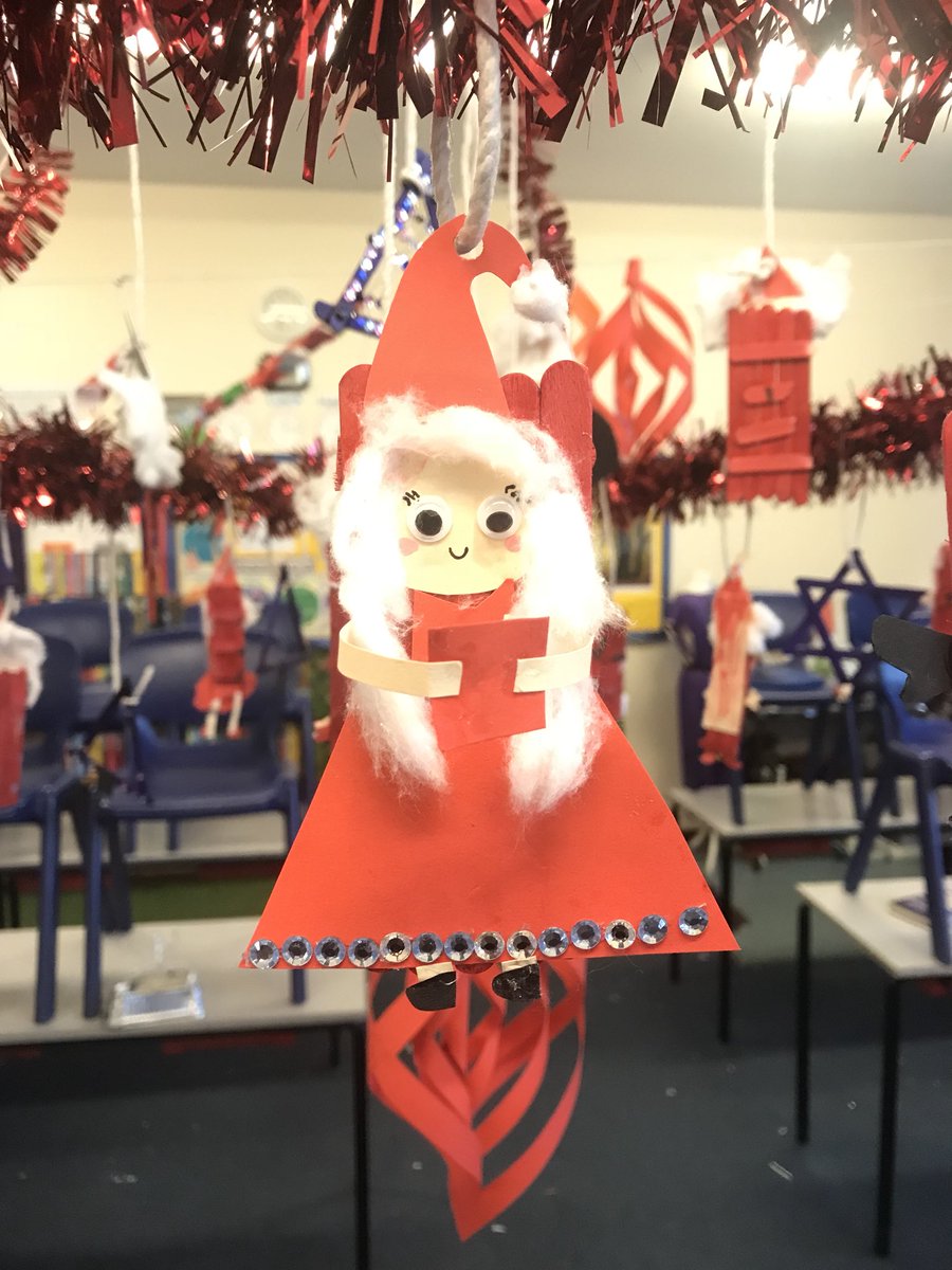 MrMJEllis's tweet photo. The @ojsinfo traditional Christmas hoop decoration completed ✅ I must admit, they could be the best yet #ThisClassCan #ChristmasTime #HoopHoopHooray https://t.co/A5tWxFXJhQ