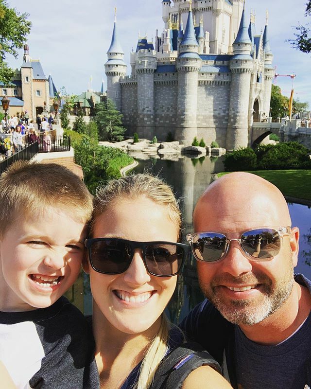 FixedonFresh's tweet photo. On our way home from @waltdisneyworld! I hope you all had a safe and delicious Thanksgiving! Anyone else super aware of how soon Christmas is? 😬
#disneyworld #disneyvacation #disneythanksgiving #familyvacation #disneyworld2019 #disneyselfie #familyf… https://t.co/b9YQgEw2ye https://t.co/ItqwWqvYdP
