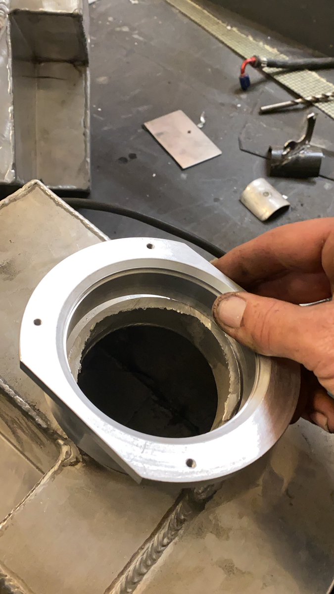 HELP!
Wie kan mij vanavond helpen met ring op tankje lassen aluminium?
Spoed