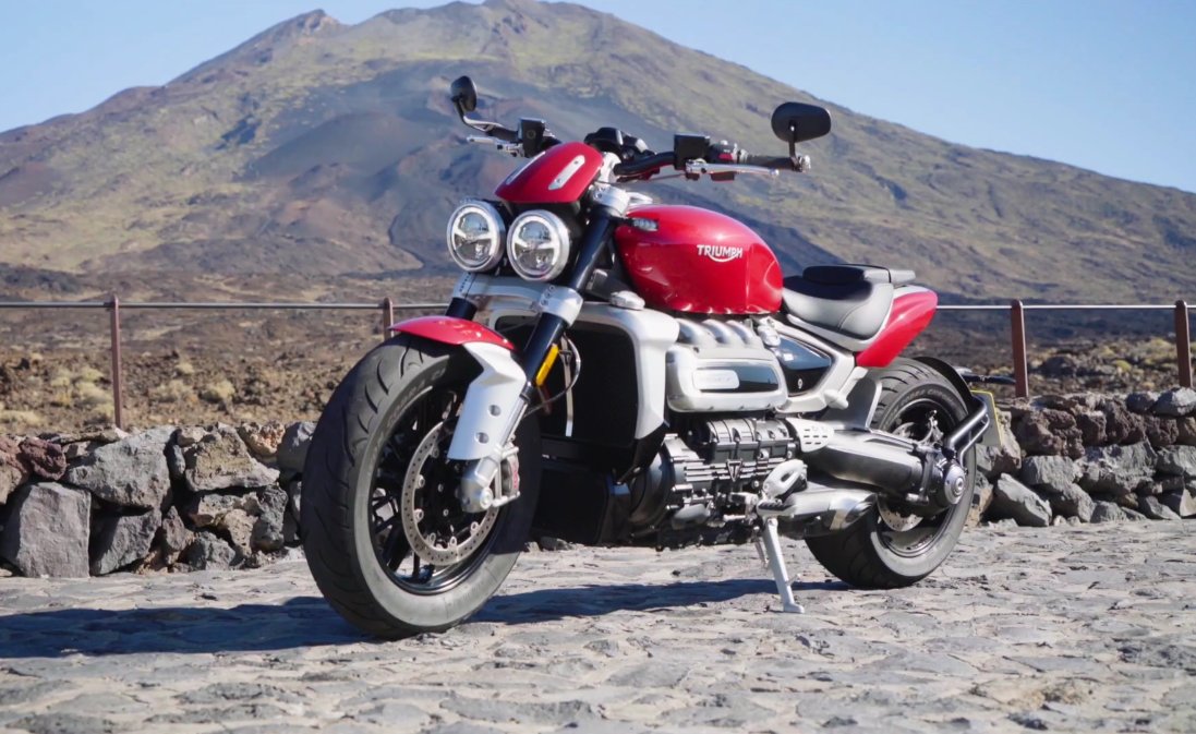 EvenMoreBikes's tweet photo. WORLD LAUNCH: MSL editor, Mikko, has been on launch of new Triumph Rocket 3 for 2020. Here's his first ride...
@UKTriumph 
Link to Story - https://t.co/NiZOJ8YO4D
#triumph #motorcycle #motorbike #bike #rocket #rocket3 #TriumphRocket3 #new #news #Launch #Mikko #WorldLaunch https://t.co/5La4wev42M