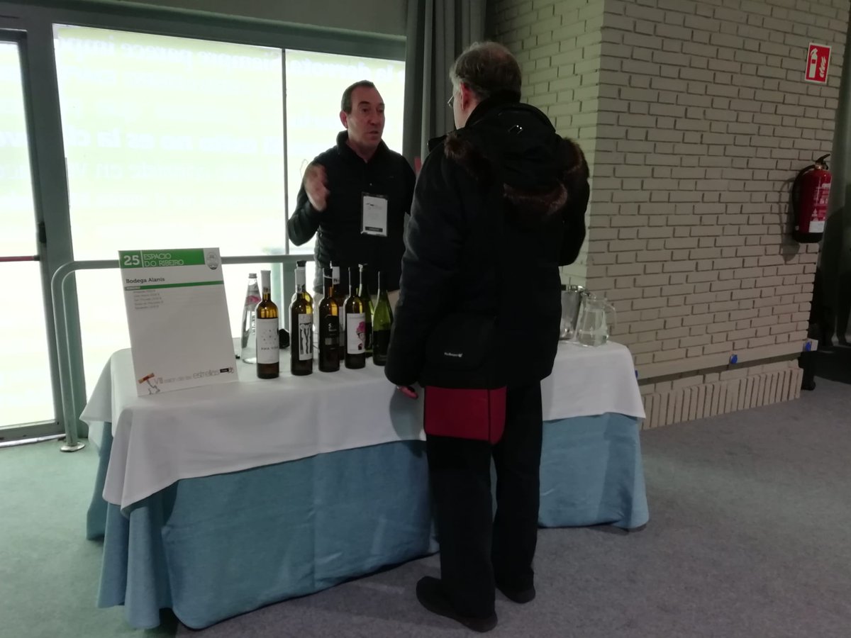 CRDO_Ribeiro's tweet photo. #Ribeiro, una denominación de origen que defiende el paisaje y territorio como la expresión de su historia cultural del #vino. VIII Salón de las Estrellas @guiapenin, #EventosGP, #EstrellasGP 💚🍷 https://t.co/ABBqnrIUnm